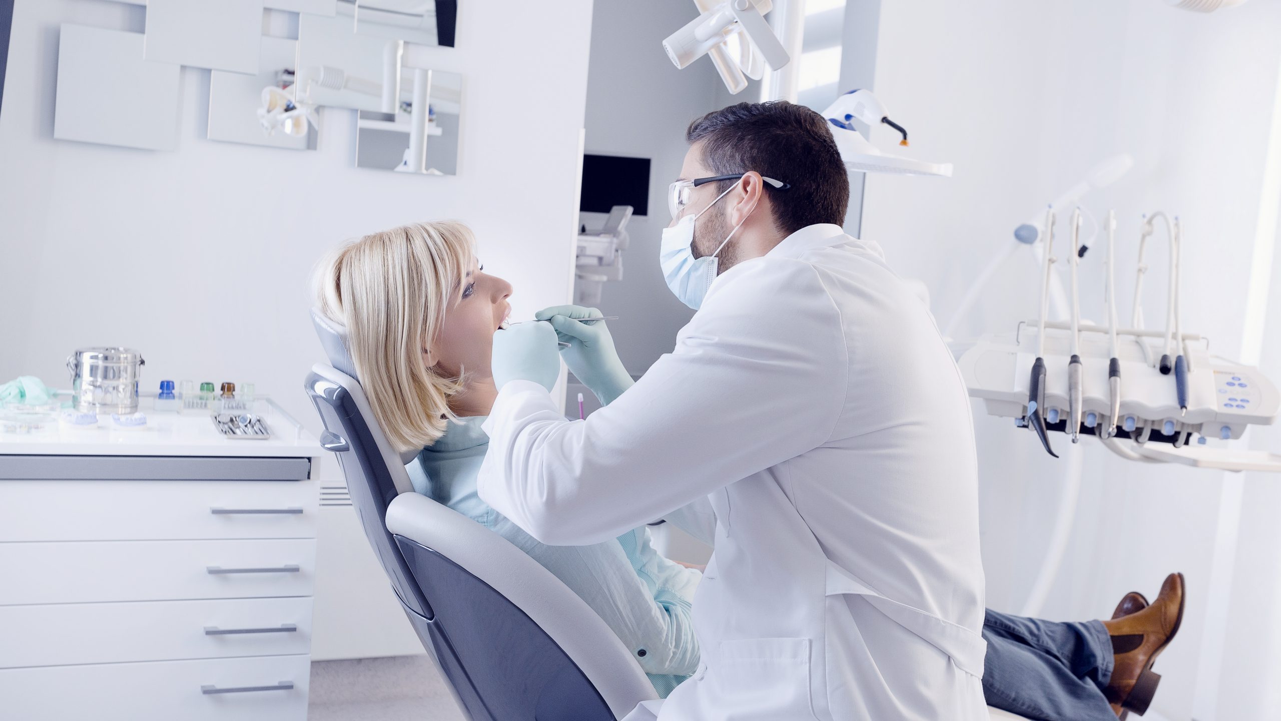 Dentist in Reseda, CA